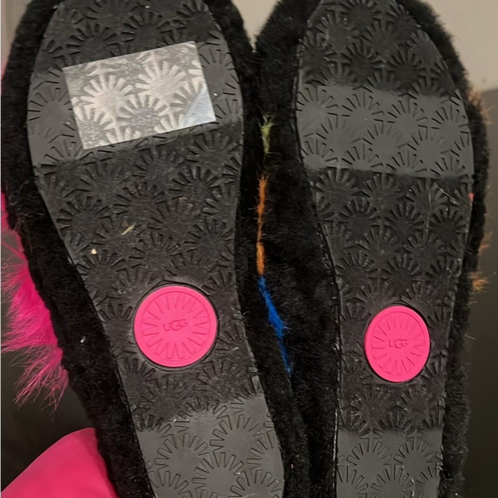 Ugg Slippers - Picture 6 of 6